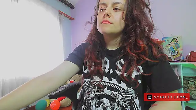 Scarletleon77 online show from 12/05/24, 05:50