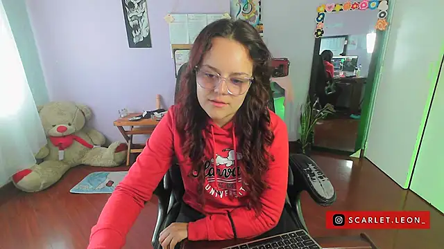 Scarletleon77 online show from 02/19/25, 04:33