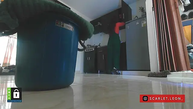 Scarletleon77 online show from 09/18/25, 07:05