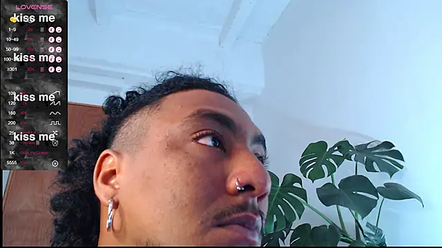 yosoy enzo2020 online show from 02/23/25, 02:25