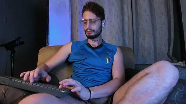 Snapshot of axel_giracr chatting on 02/11/25, 12:49 axel giracr online show from 02/11/25, 12:49