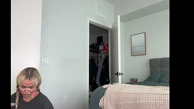 ElenaErickson online show from 02/04/26, 10:04