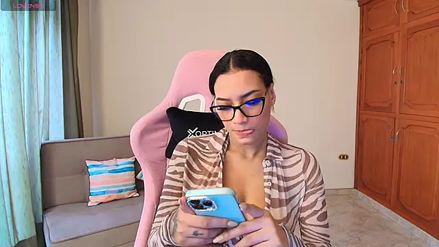 lili jade222 online show from 11/08/25, 12:27