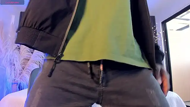 Snapshot of JacksonMuller_ chatting on 02/04/26, 01:17 JacksonMuller online show from 02/04/26, 01:17