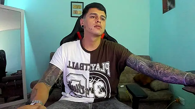 Snapshot of E_Moon chatting on 12/09/24, 11:26 E Moon online show from 12/09/24, 11:26