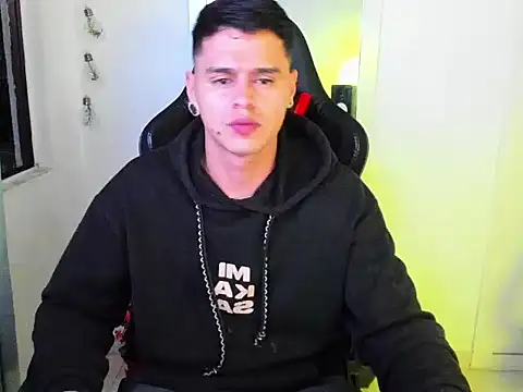 Snapshot of E_Moon chatting on 09/28/25, 05:46 E Moon online show from 09/28/25, 05:46