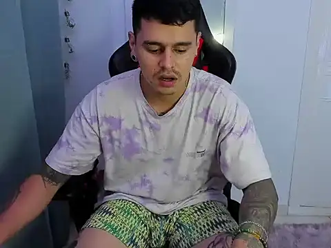 Snapshot of E_Moon chatting on 10/07/25, 03:47 E Moon online show from 10/07/25, 03:47