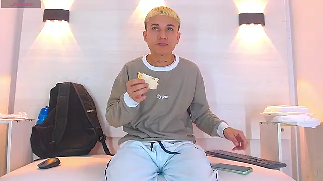 Snapshot of jeic_18 chatting on 10/10/25, 03:55 jeic 18 online show from 10/10/25, 03:55