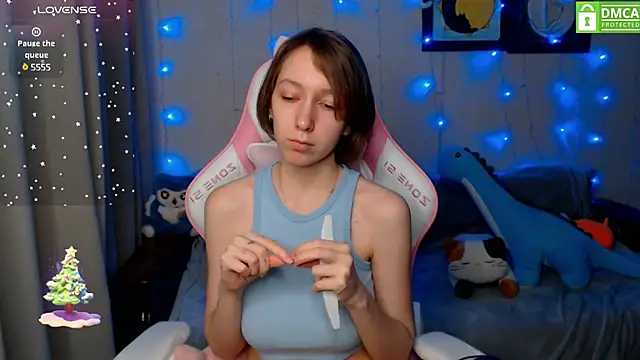 Snapshot of LeahGottty chatting on 12/17/24, 02:44 LeahGottty online show from 12/17/24, 02:44