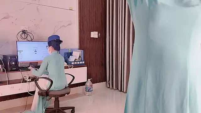 Mono-Stewardesss online show from 10/17/25, 03:14