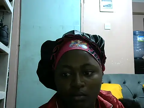 Snapshot of slender-qwene chatting on 05/31/26, 01:47 slender-qwene online show from 05/31/26, 01:47