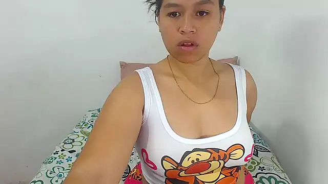 Snapshot of Hazel_donna chatting on 04/14/26, 11:49 Hazel donna online show from 04/14/26, 11:49