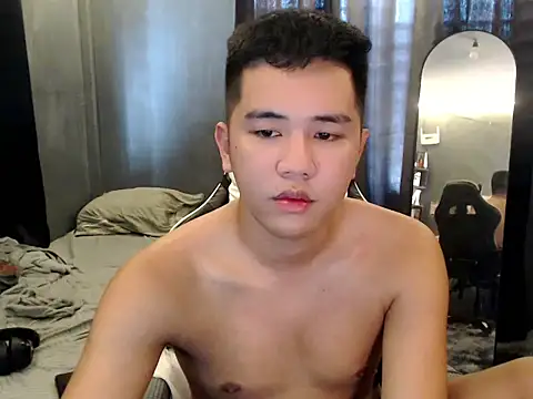 xgregor07 online show from 11/17/25, 02:28