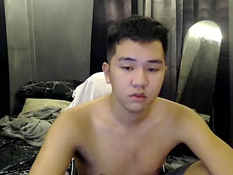 xgregor07 online show from 11/18/25, 02:21