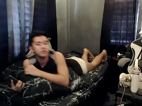 xgregor07 online show from 11/30/25, 12:58