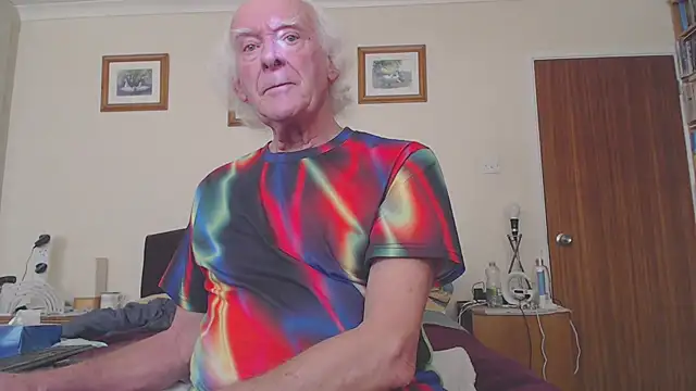 WaverlyKernow online show from 01/22/25, 01:32