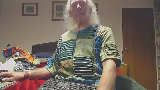 WaverlyKernow online show from 02/11/26, 08:19