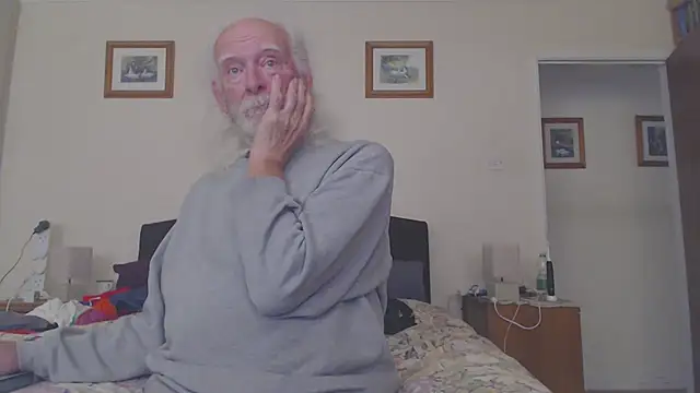 Snapshot of WaverlyKernow chatting on 05/19/26, 01:39 WaverlyKernow online show from 05/19/26, 01:39