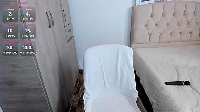 emily1  online show from 03/04/25, 06:18