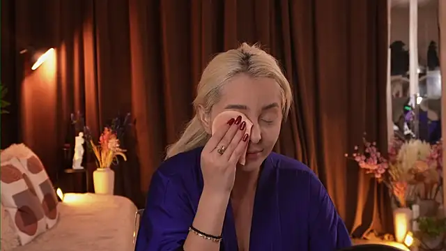 VictoriaMorrone online show from 11/25/25, 11:38