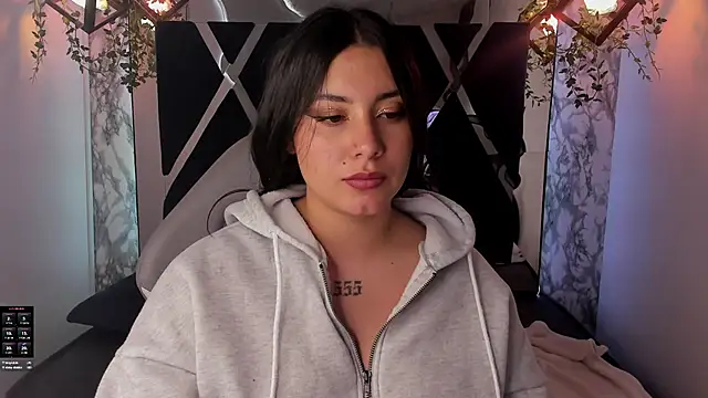 Lia 14  online show from 12/31/24, 03:20