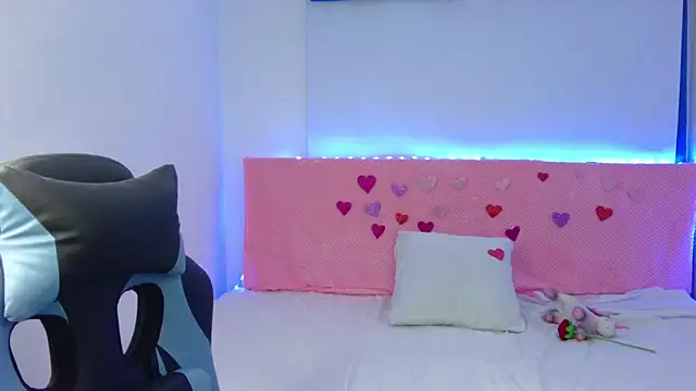 Lia 14  online show from 02/20/25, 04:14