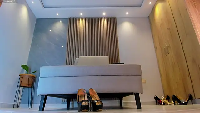 Katherinlevinee1 online show from 12/16/24, 10:34