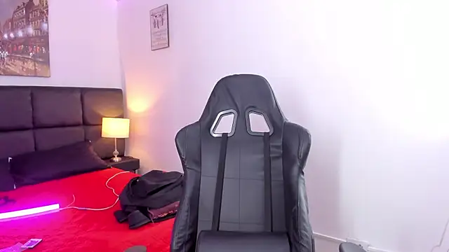 Snapshot of Megan_Miles02 chatting on 03/14/25, 02:10 Megan Miles02 online show from 03/14/25, 02:10