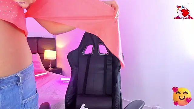 Snapshot of Megan_Miles02 chatting on 03/22/25, 02:27 Megan Miles02 online show from 03/22/25, 02:27