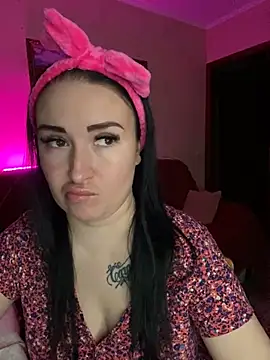 Roxana Bell online show from 02/25/25, 03:27