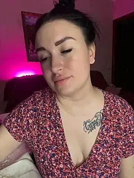 Roxana Bell online show from 03/12/25, 01:25