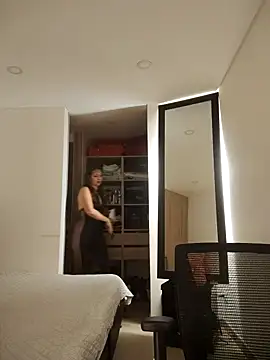 tata laima   online show from 10/31/25, 02:40