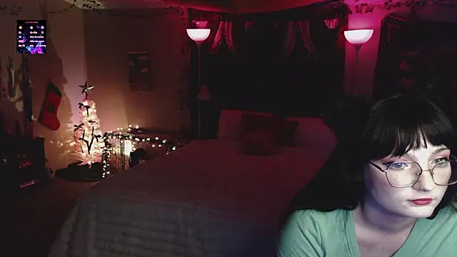 Snapshot of urpuppymoon chatting on 12/04/25, 01:15 urpuppymoon online show from 12/04/25, 01:15