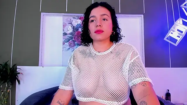 Snapshot of Alexxxholy chatting on 02/24/25, 01:42 Alexxxholy online show from 02/24/25, 01:42