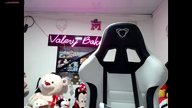 Snapshot of ValeryBaker_ chatting on 10/31/25, 11:11 ValeryBaker  online show from 10/31/25, 11:11