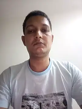 Snapshot of daddylove87 chatting on 09/30/25, 11:43 daddylove87 online show from 09/30/25, 11:43