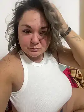 Snapshot of MikyVesela chatting on 10/27/25, 05:17 MikyVesela online show from 10/27/25, 05:17