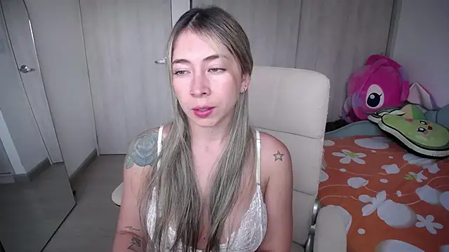  arianalzate  online show from 02/17/25, 10:36