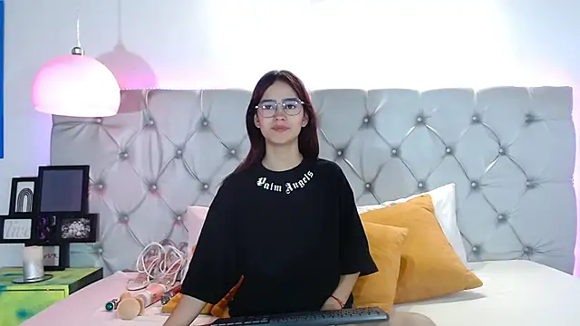 Snapshot of MelodyMansson chatting on 02/18/25, 01:55 MelodyMansson online show from 02/18/25, 01:55