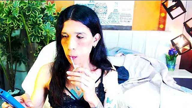 Snapshot of SaraSofia44 chatting on 06/14/26, 04:25 SaraSofia44 online show from 06/14/26, 04:25
