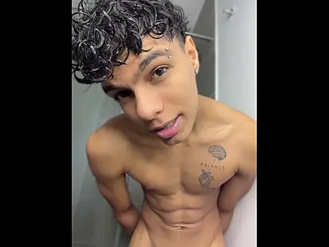 Snapshot of james_dreams_ chatting on 05/16/26, 01:02 james dreams online show from 05/16/26, 01:02