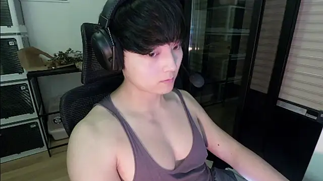 Tkcqcc online show from 04/19/26, 03:33