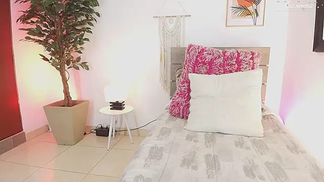 Eyleen 24 online show from 03/06/25, 08:16