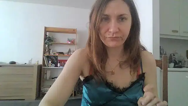 Snapshot of JasmineGlamour chatting on 04/18/26, 03:27 JasmineGlamour online show from 04/18/26, 03:27
