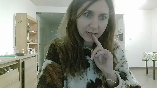 Snapshot of JasmineGlamour chatting on 04/25/26, 03:42 JasmineGlamour online show from 04/25/26, 03:42