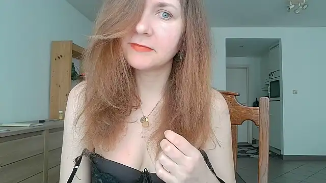 Snapshot of JasmineGlamour chatting on 05/10/26, 02:55 JasmineGlamour online show from 05/10/26, 02:55