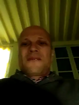 Snapshot of wedge75 chatting on 10/13/25, 09:42 wedge75 online show from 10/13/25, 09:42