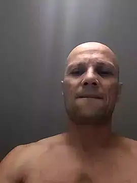 Snapshot of wedge75 chatting on 10/23/25, 08:35 wedge75 online show from 10/23/25, 08:35