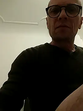 Snapshot of wedge75 chatting on 10/28/25, 05:04 wedge75 online show from 10/28/25, 05:04