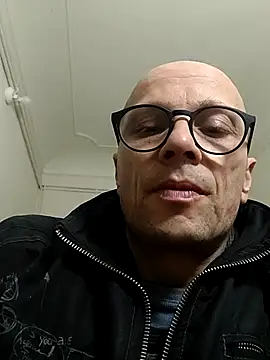 Snapshot of wedge75 chatting on 11/09/25, 11:03 wedge75 online show from 11/09/25, 11:03